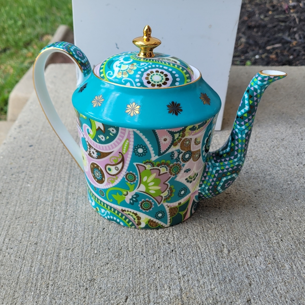 T2 Tea teapot NWT